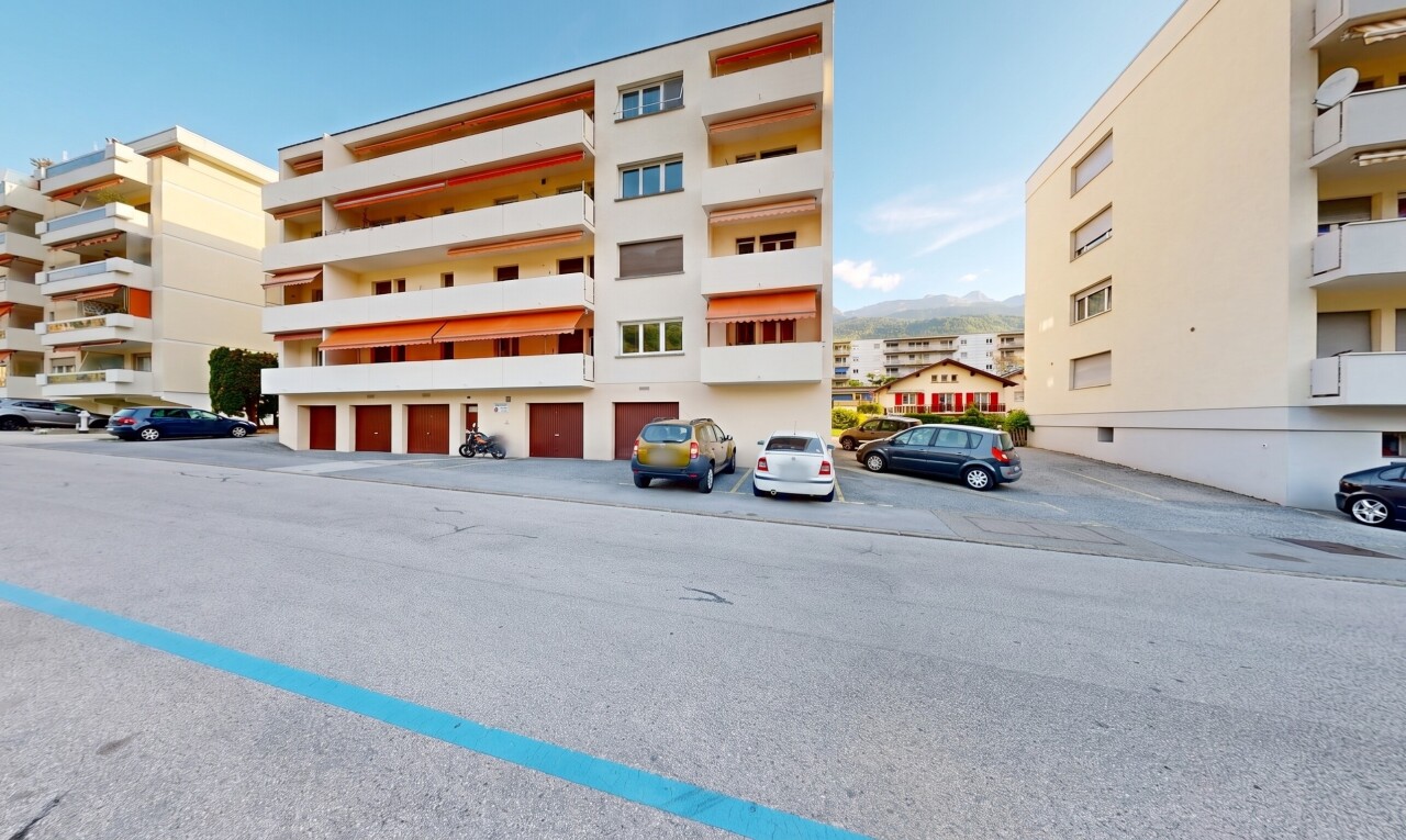 view of apartment building / complex featuring uncovered parking