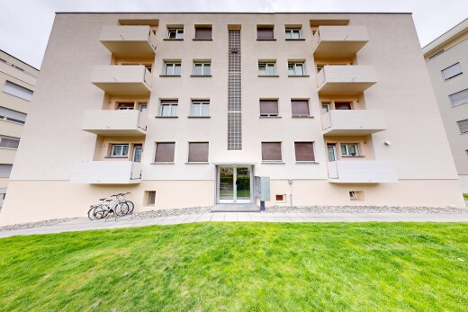 view of apartment building / complex