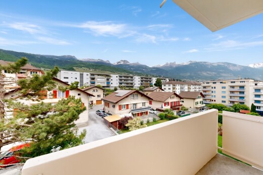 balcon avec from property, vue sur la montagne, mountain view, day time, et balcon