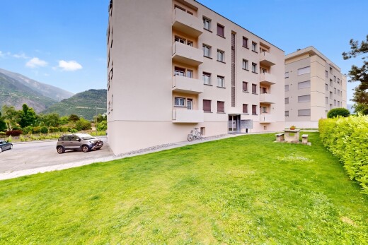 view of apartment building / complex with a mountain view