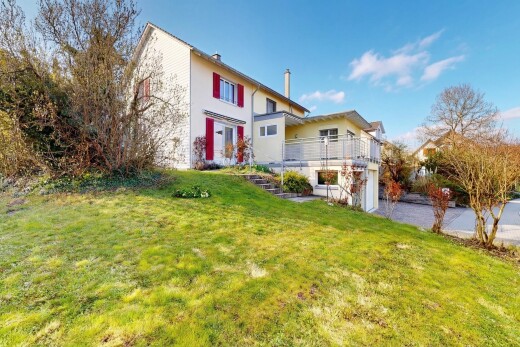 außenansicht mit property visible, rasen, day time, eingebaute garage, und kellergarage