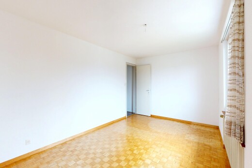 leerer raum mit parquet floor, wood finish floor, holzfußboden, inside property, und drywall