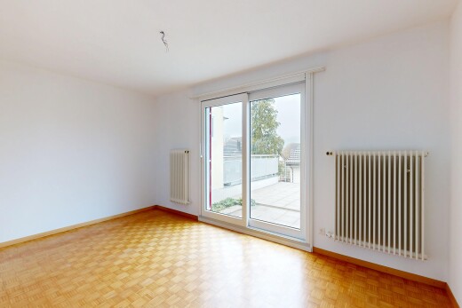pièce vide avec radiateur, lumière naturelle, natural light, cloison sèche, et drywall