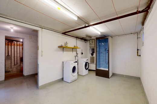 wäschekammer mit wäscherei, concrete floor, betonboden, finished concrete floor, und inside property