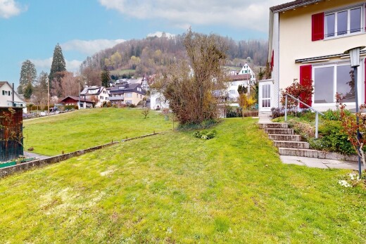 garten mit rasen und day time