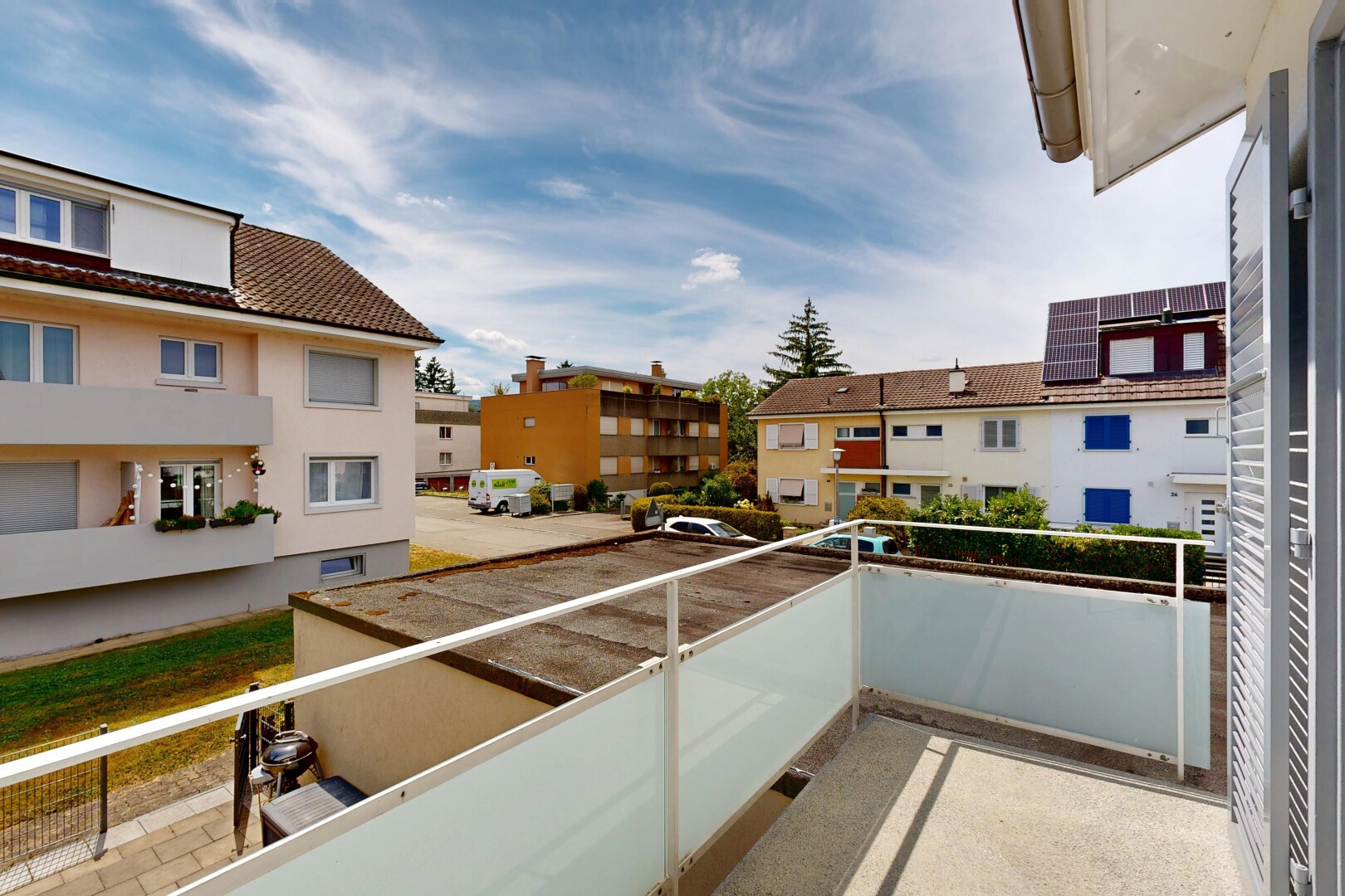 balkon mit balkon, day time, und from property