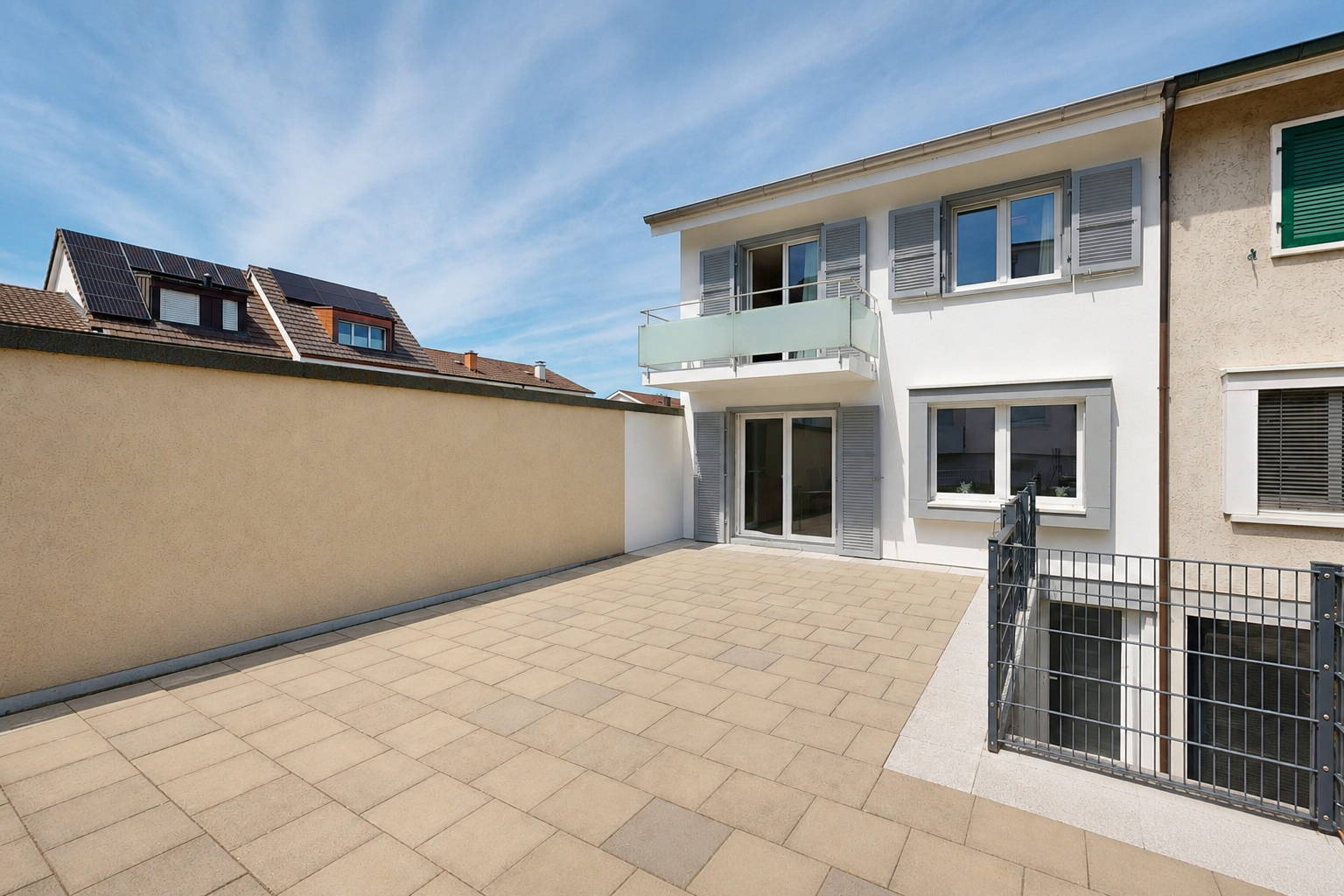 terrasse mit day time, balkon, und property visible
