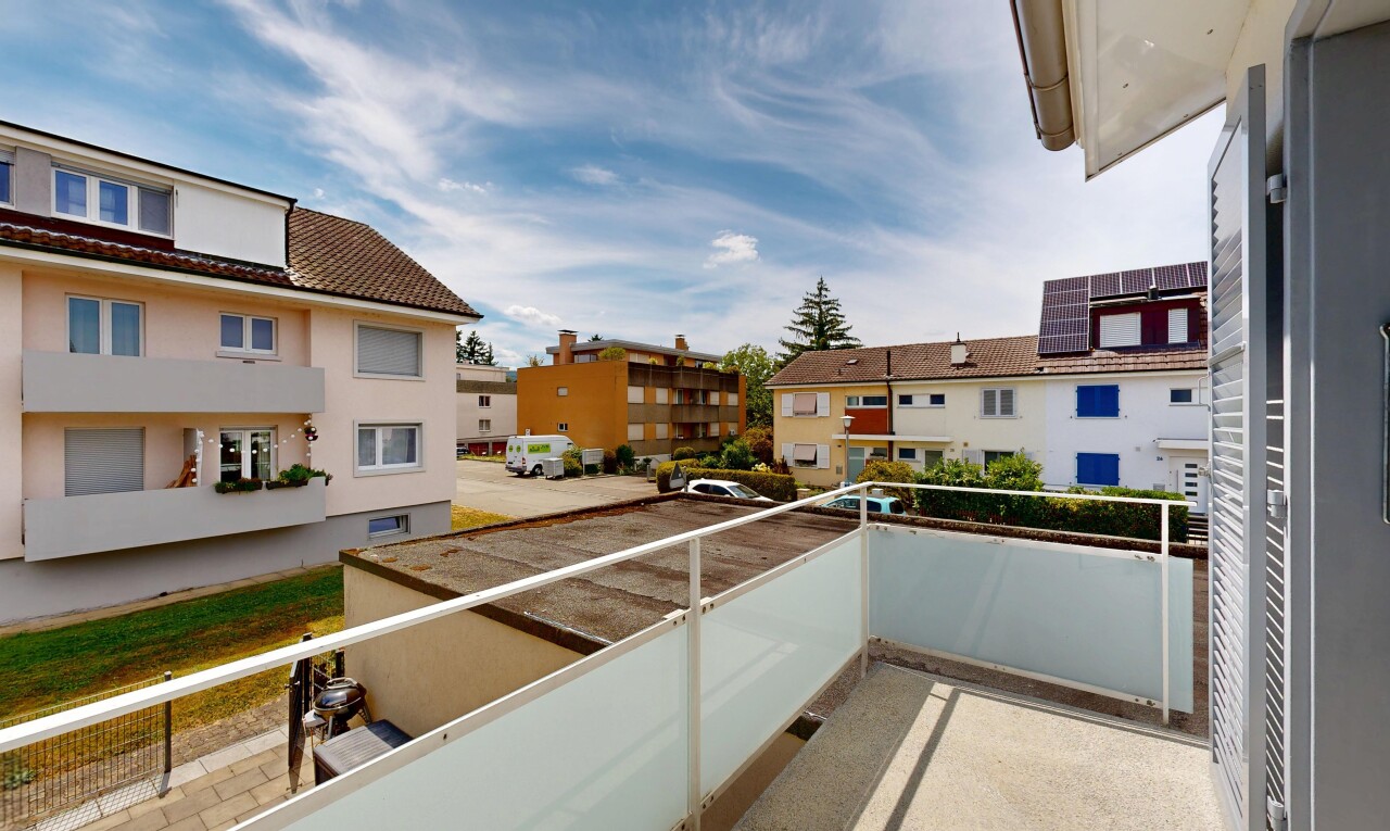 balkon mit balkon, day time, und from property