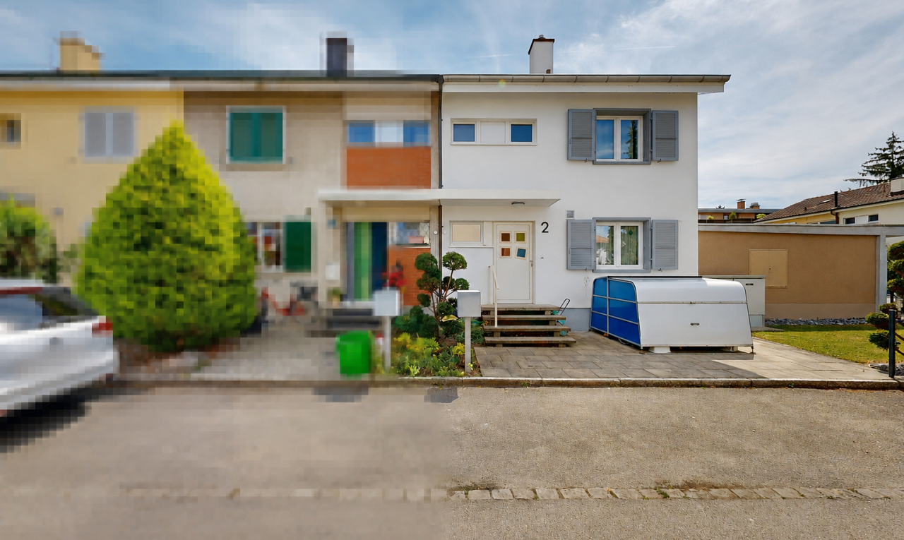 außenansicht mit day time, schornstein, stuckverkleidung, property visible, und vortreppe