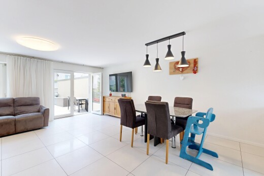 wohn- / esszimmer mit inside property, gipskartonwand, drywall, natürliches licht, und natural light