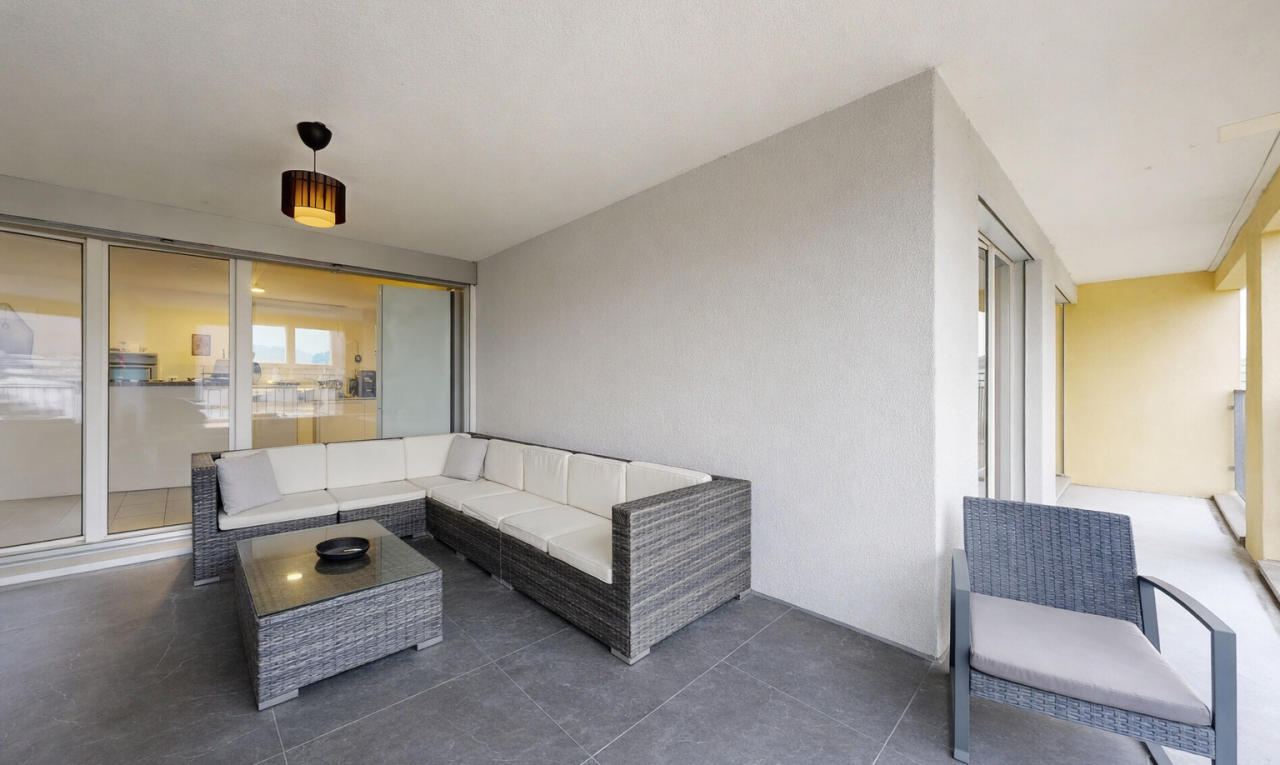 patio / terrace featuring an outdoor living space