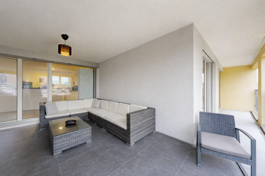 terrasse mit wohnraum im freien