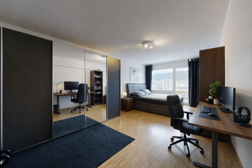 büro mit bürobereich, inside property, fernseher, spritzputz decke, und textured ceiling