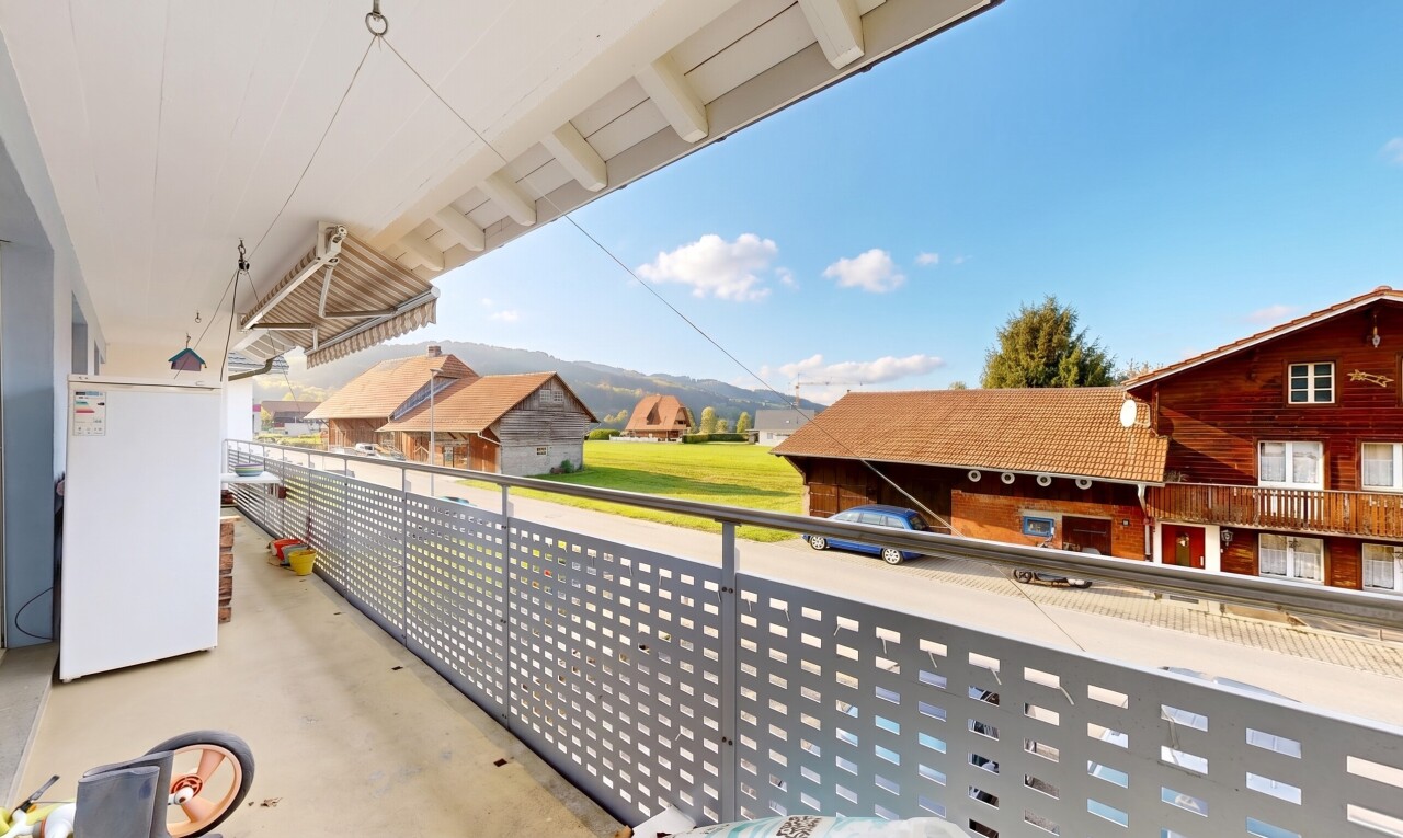 balcon avec day time, from property, et balcon