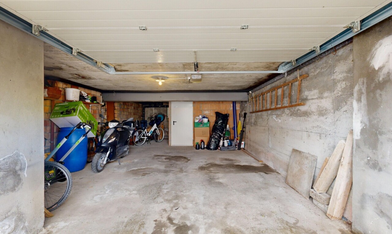 parking avec inside property