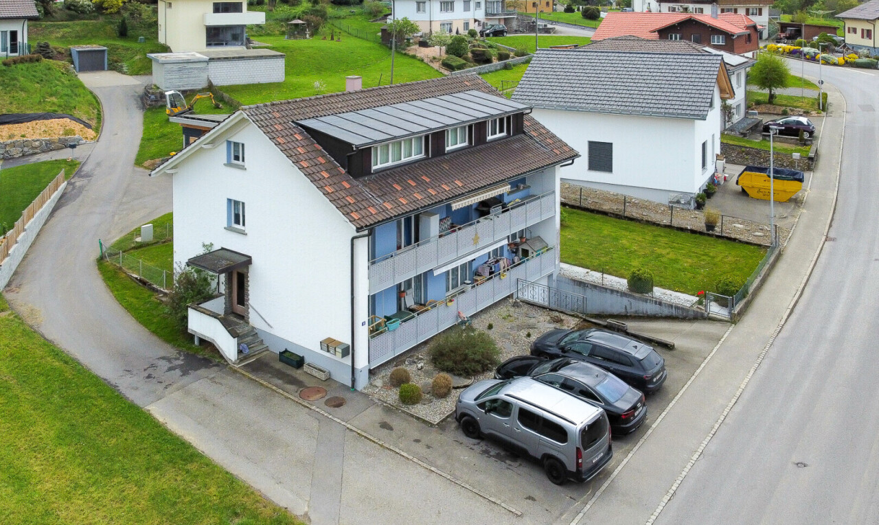 façade avec pelouse, drone view, bardage en stuc, residential view, et vue résidentielle