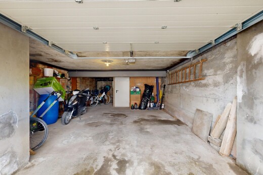 parking avec inside property