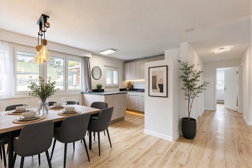 cuisine avec wood finish floor, sol en finition bois, inside property, drywall, et cloison sèche