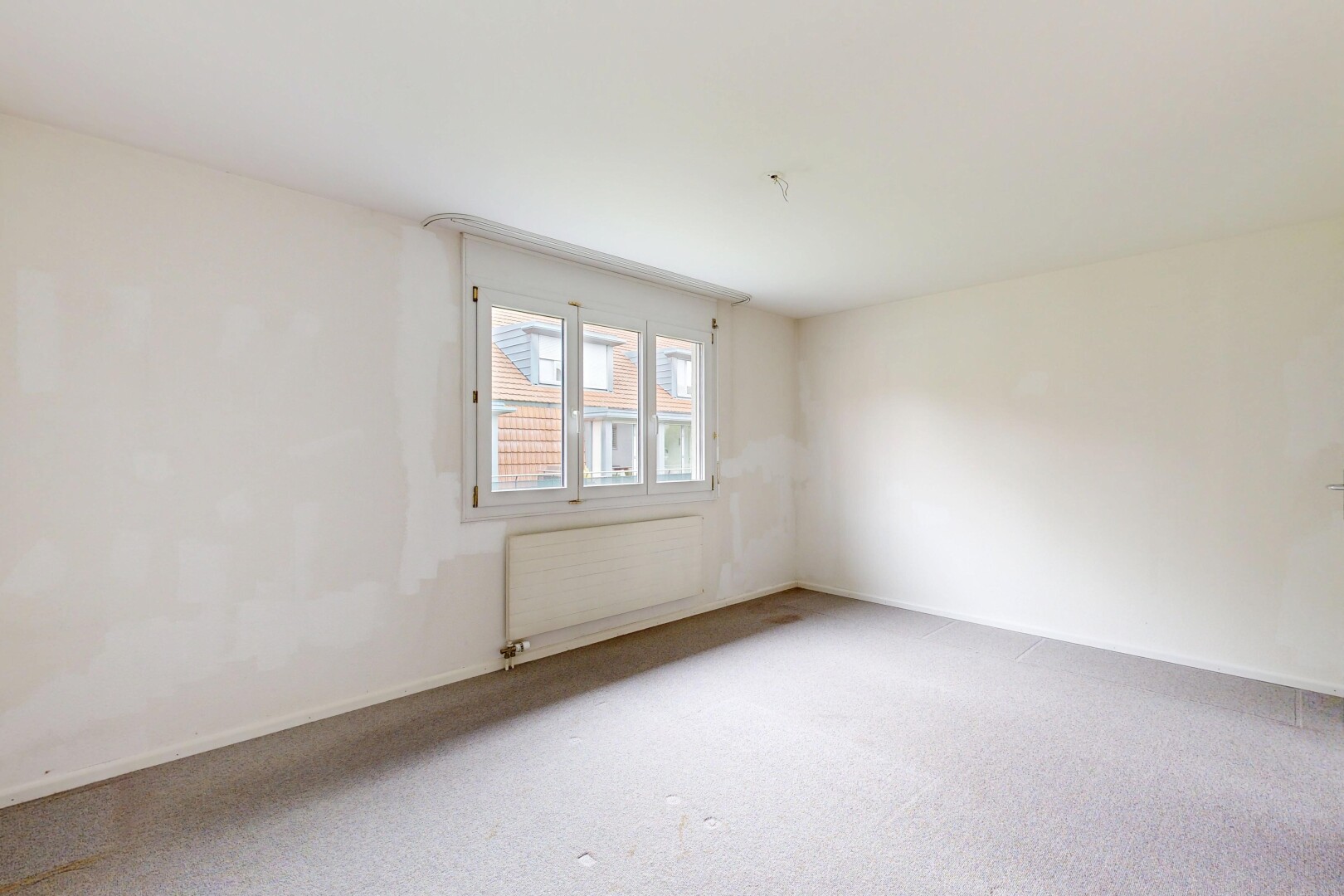 leerer raum mit drywall, gipskartonwand, carpet, teppich, und inside property