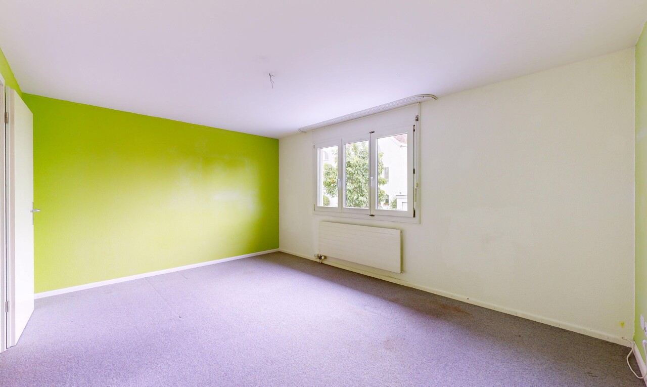 leerer raum mit drywall, gipskartonwand, natural light, natürliches licht, und carpet