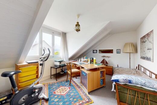 zimmer / schlafzimmer mit zusätzliches zimmer, gipskartonwand, drywall, inside property, und natürliches licht