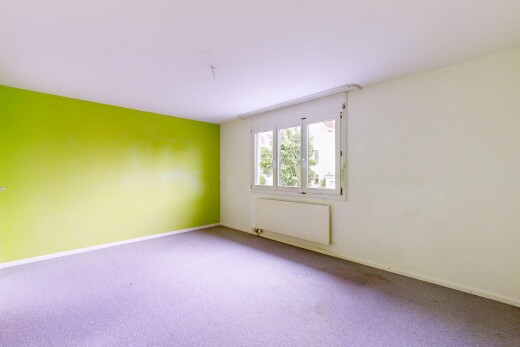 leerer raum mit drywall, gipskartonwand, natural light, natürliches licht, und carpet