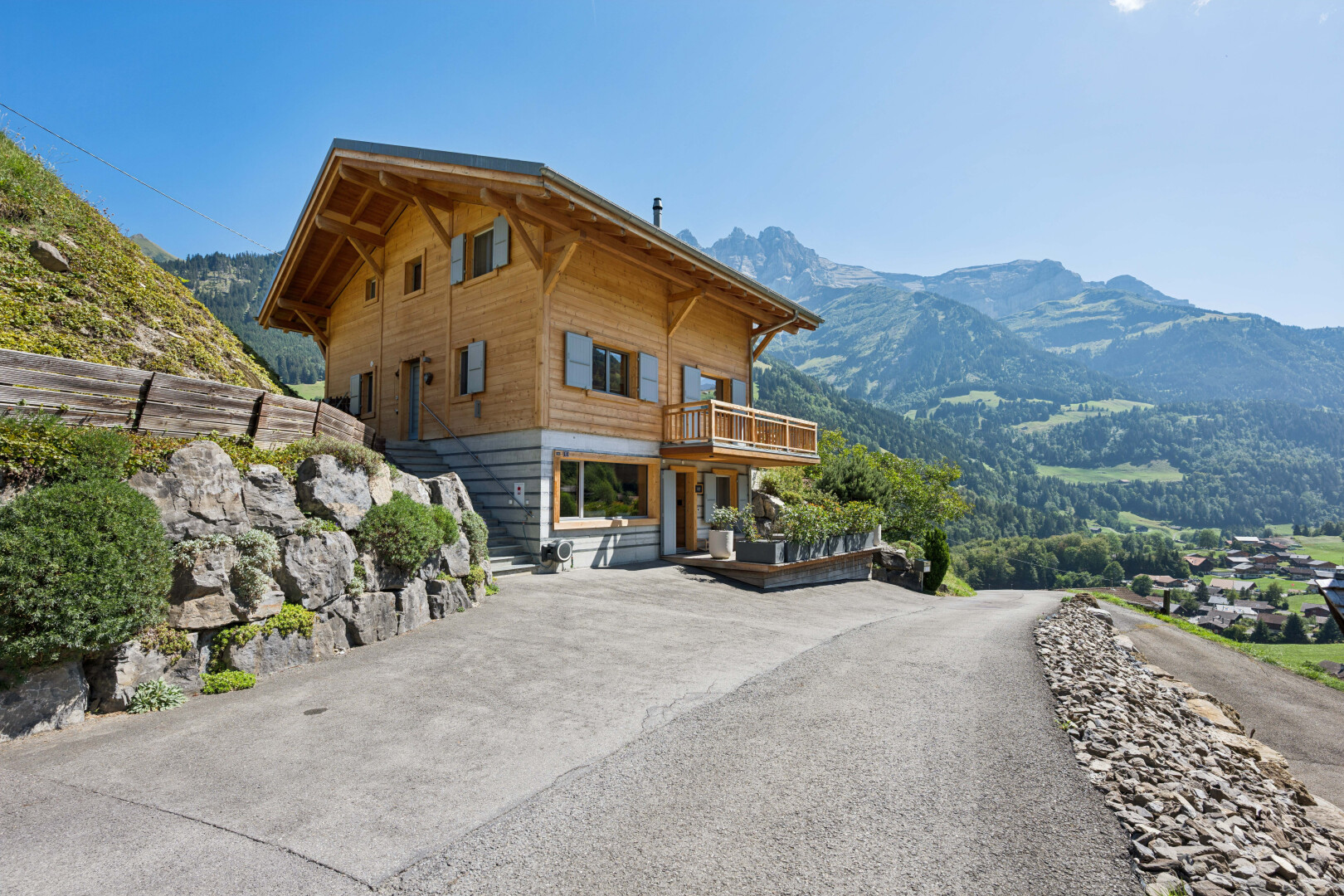 outdoor house featuring a mountain view