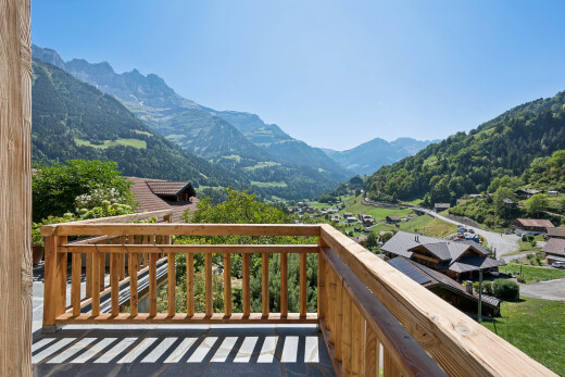 balcony featuring a mountain view