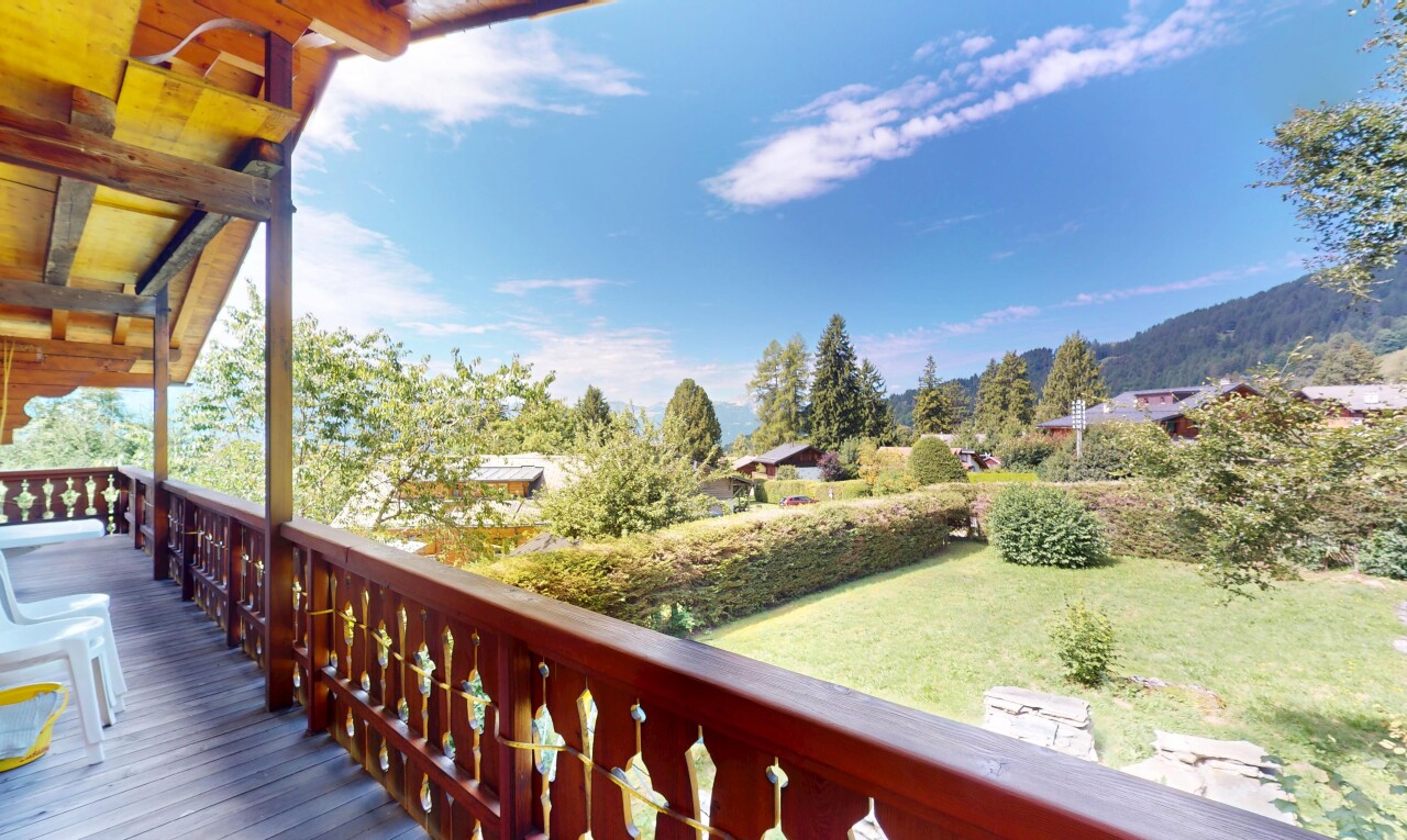 balcon avec from property, day time, et balcon
