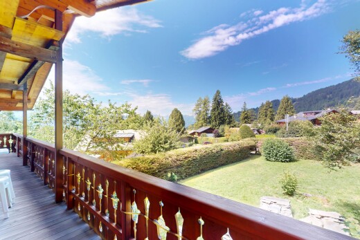 balcon avec from property, day time, et balcon
