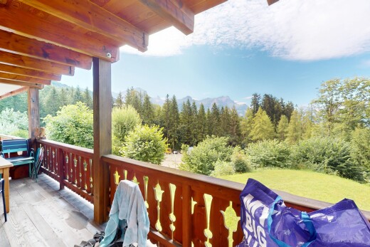 balcon avec day time, balcon, from property, véranda, et vue sur la forêt