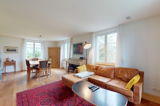 wohn- / esszimmer mit holzfußboden, wood finish floor, inside property, gipskartonwand, und drywall