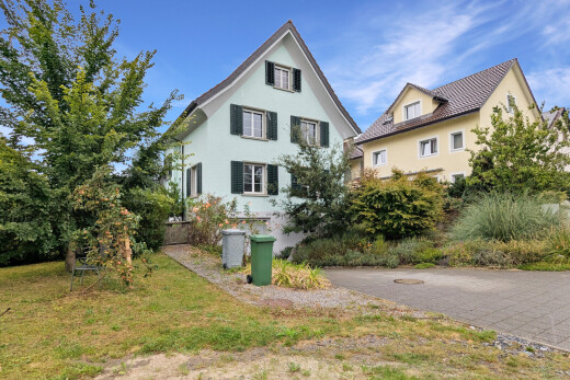 außenansicht mit day time, property visible, dachgaube, und stuckverkleidung