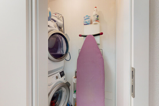 wäschekammer mit wäscherei und waschturm
