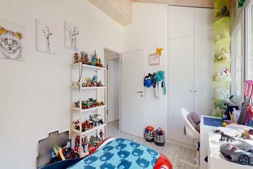 zimmer / schlafzimmer mit light floor, inside property, gipskartonwand, drywall, und holzfußboden