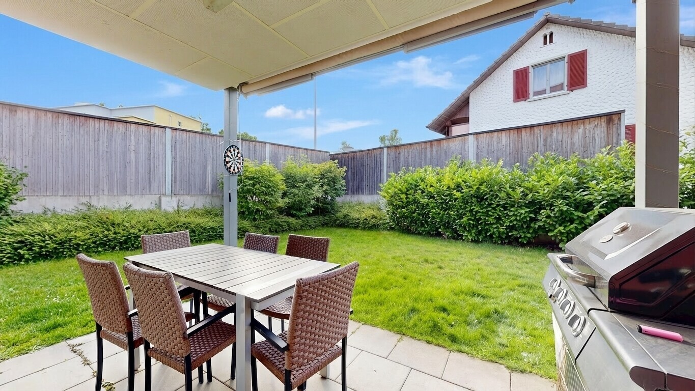 terrasse mit terrasse, essbereich im freien, from property, rasen, und grill