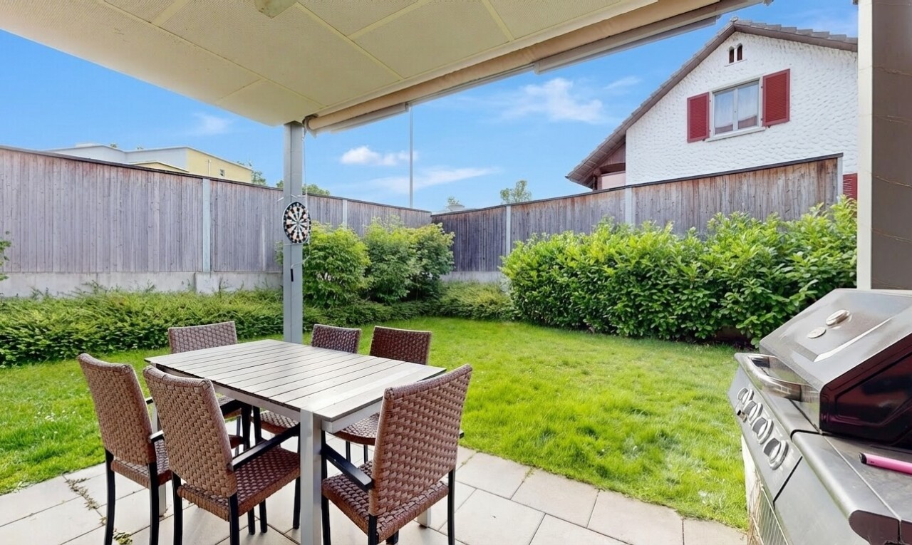 terrasse mit terrasse, essbereich im freien, from property, rasen, und grill