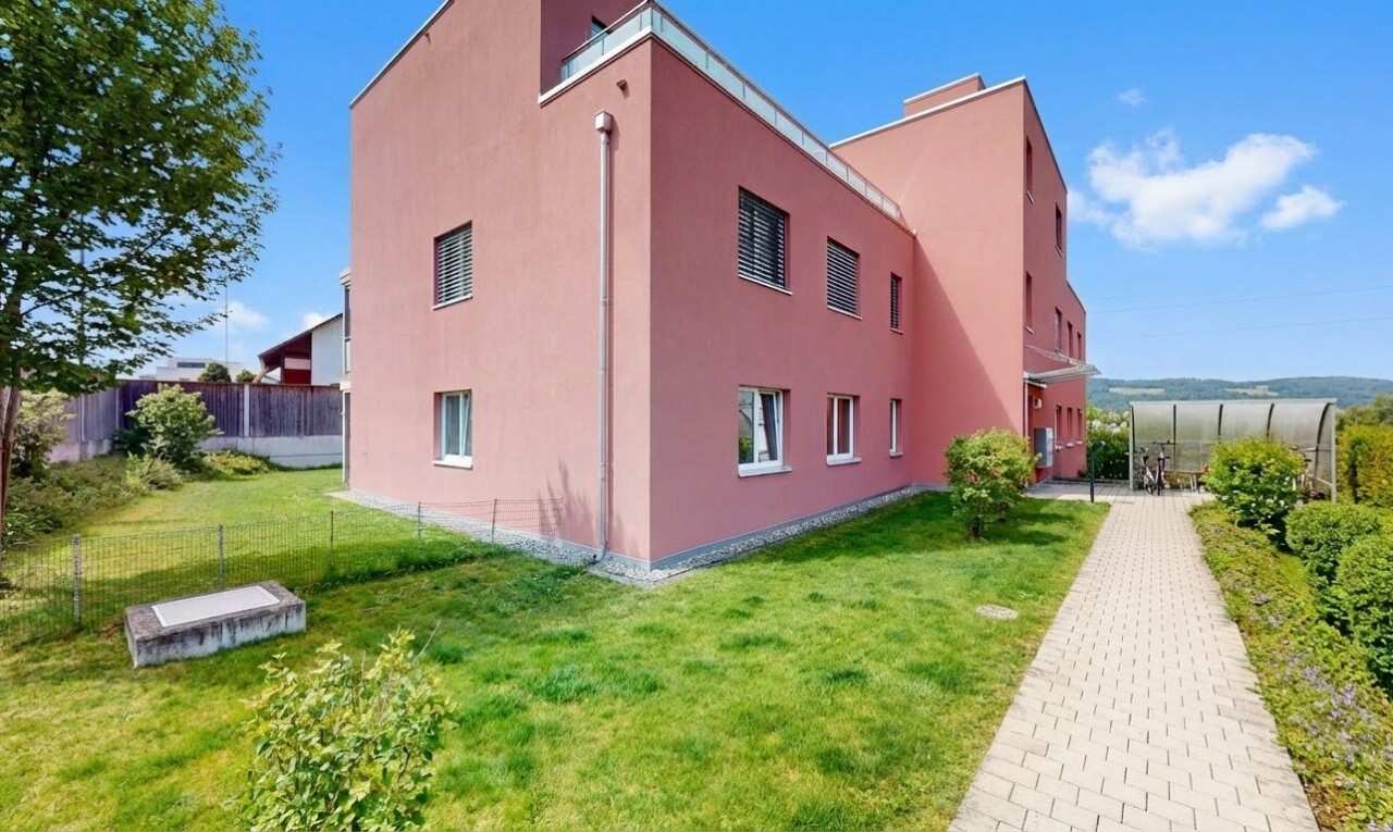 außenansicht mit rasen, zaun, from property, betonfundament, und terrasse