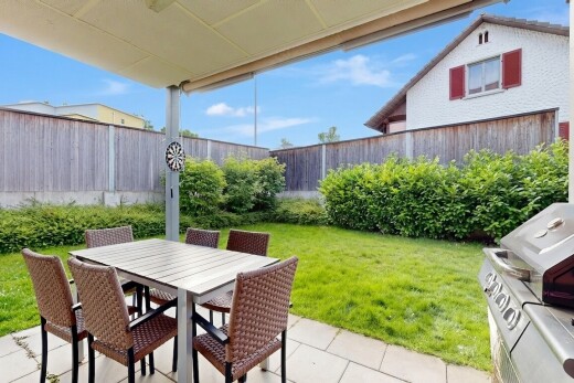 terrasse avec terrasse, coin repas extérieur, from property, pelouse, et gril