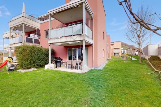 außenansicht mit balkon, terrasse, rasen, day time, und stuckverkleidung