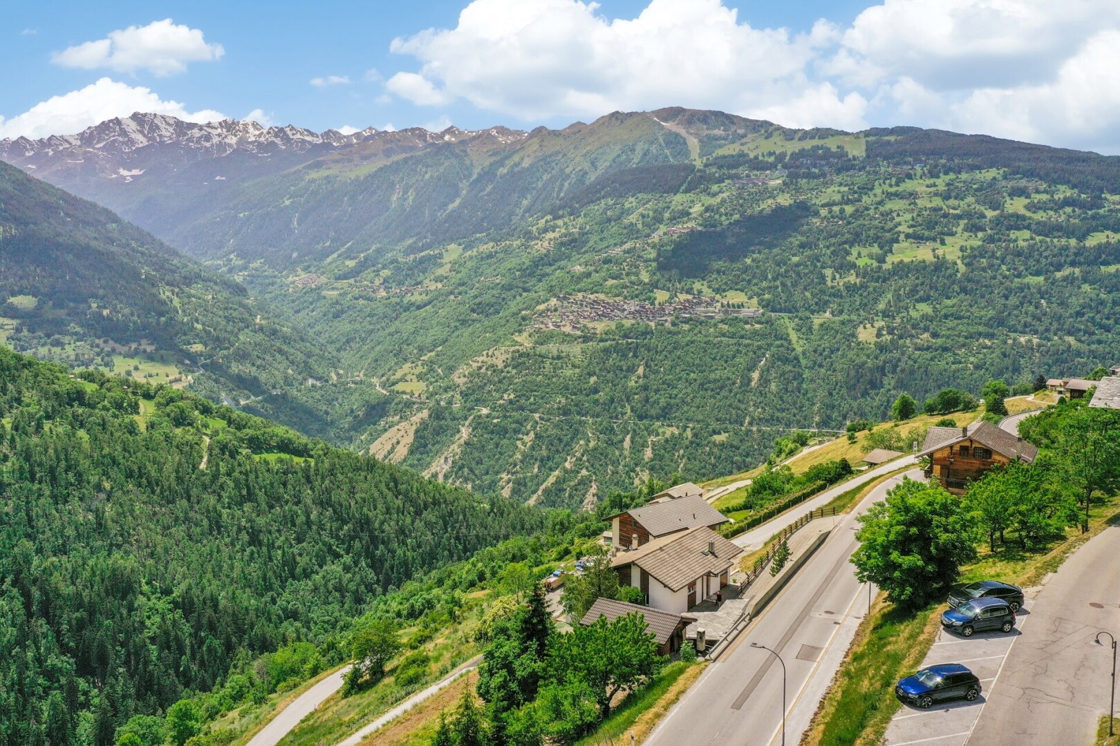vue sur la montagne avec day time, aerial view, vue sur la montagne, et mountain view