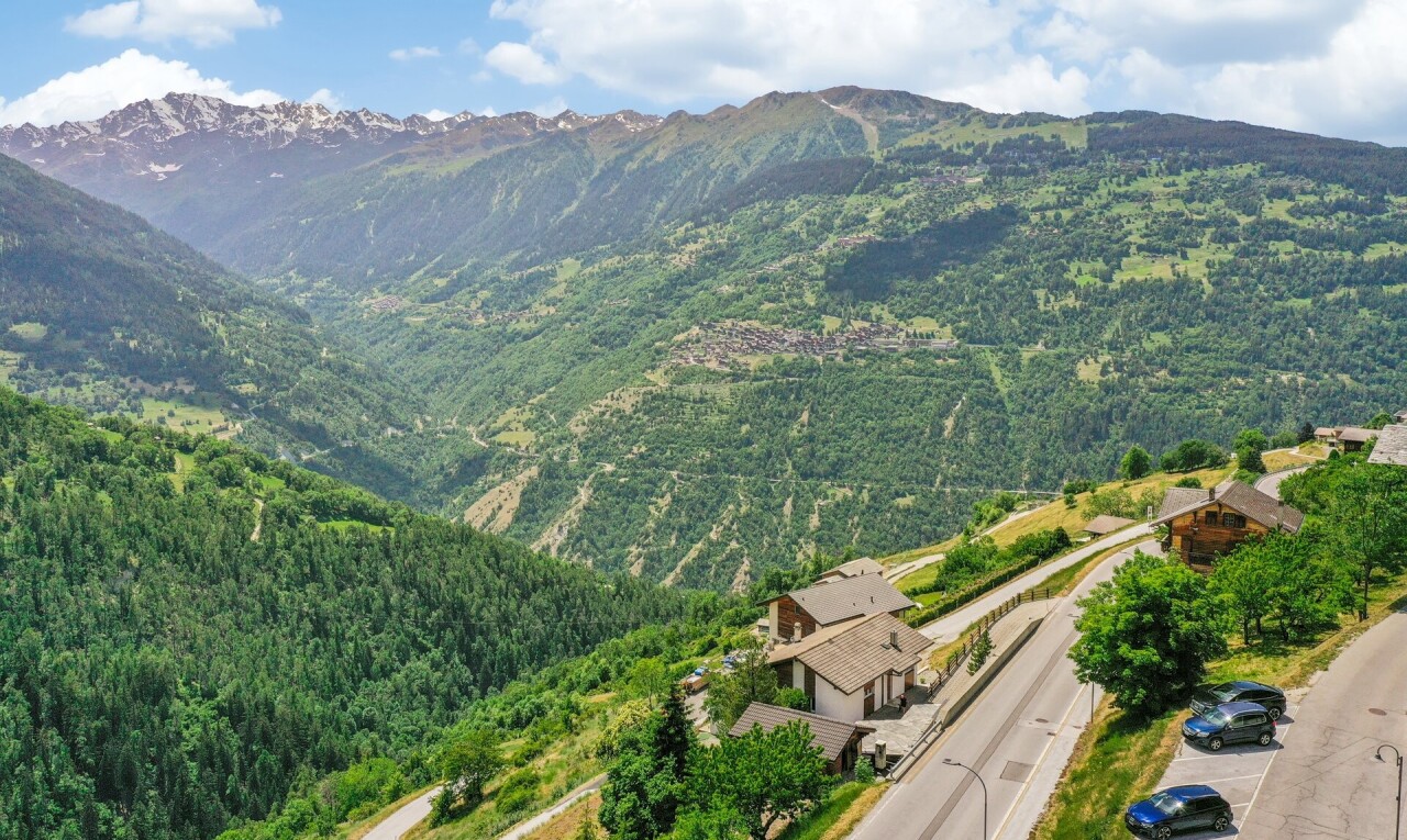 vue sur la montagne avec day time, aerial view, vue sur la montagne, et mountain view