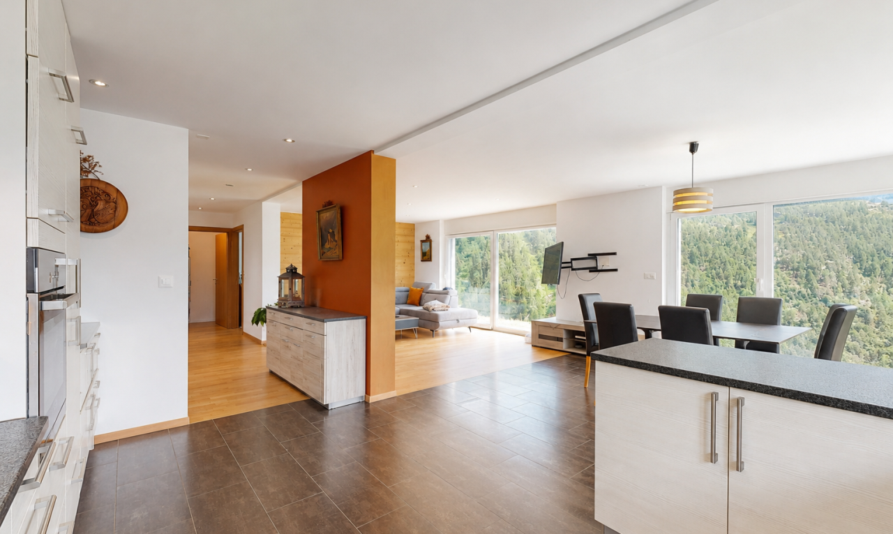 cuisine avec dark countertops, lumière naturelle, natural light, cloison sèche, et drywall