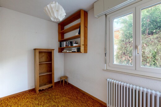 pièce vide avec radiateur, lumière naturelle, natural light, inside property, et cloison sèche