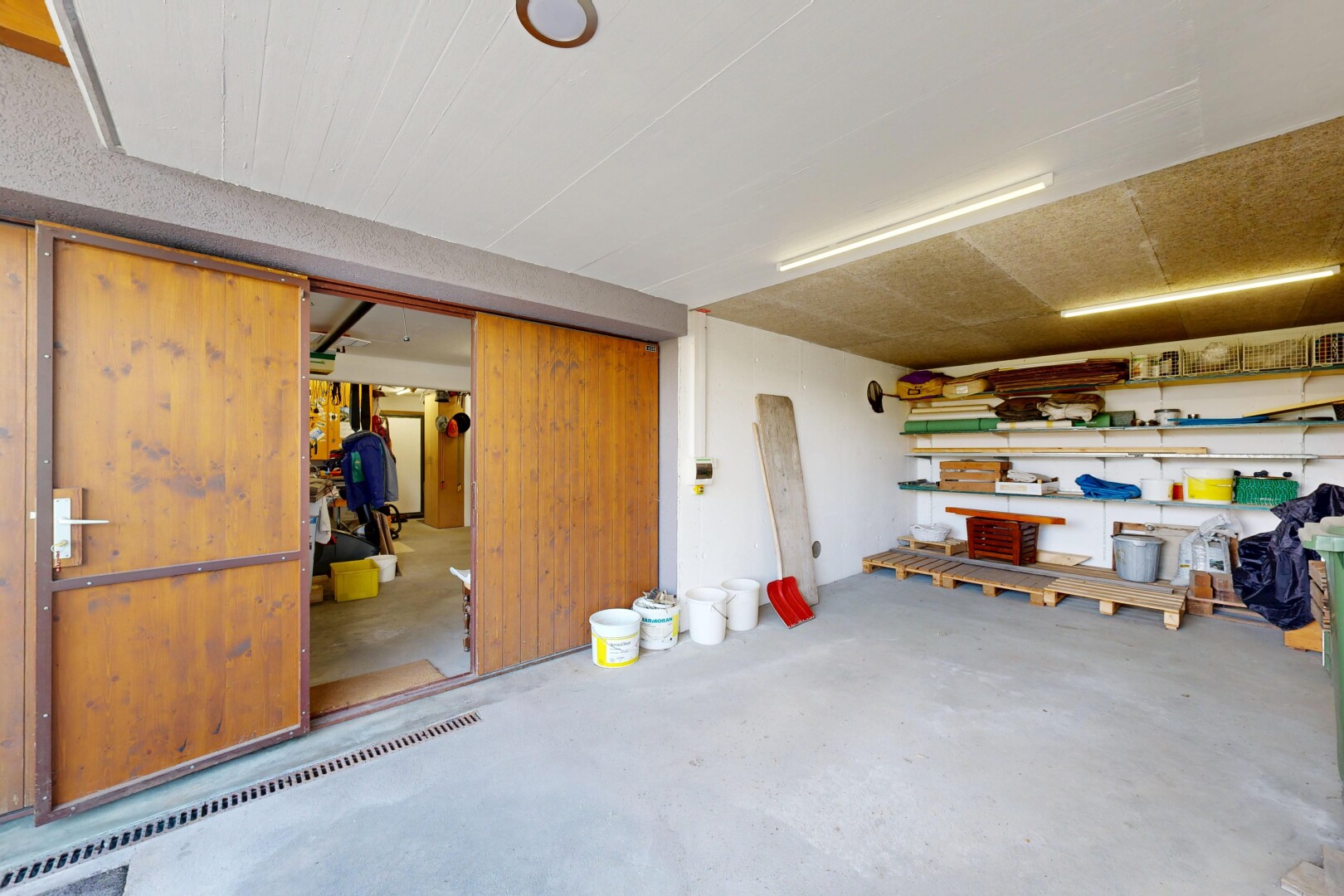 parking avec inside property