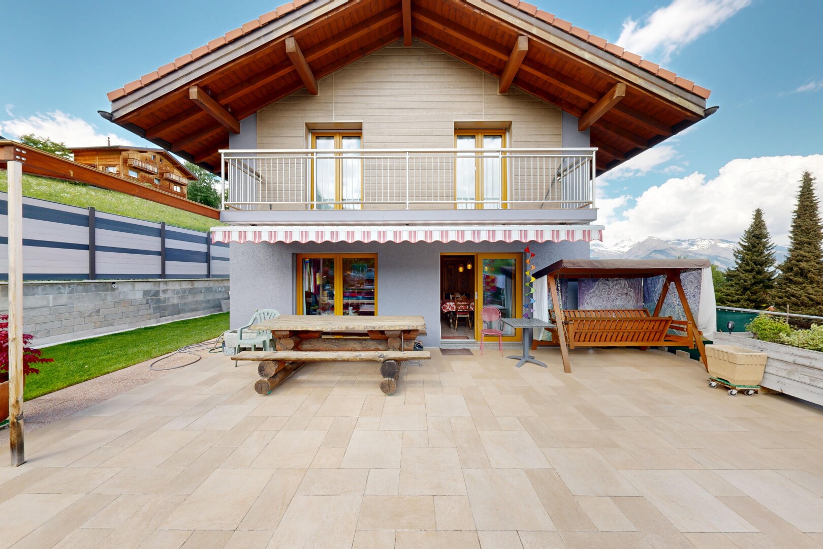 façade avec day time, balcon, terrasse, from property, et bardage horizontal