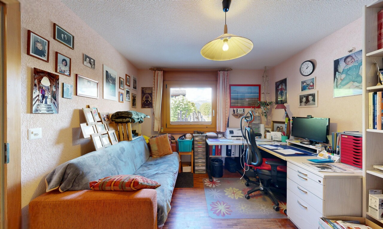 bureau avec inside property, natural light, lumière naturelle, textured ceiling, et plafond texturé