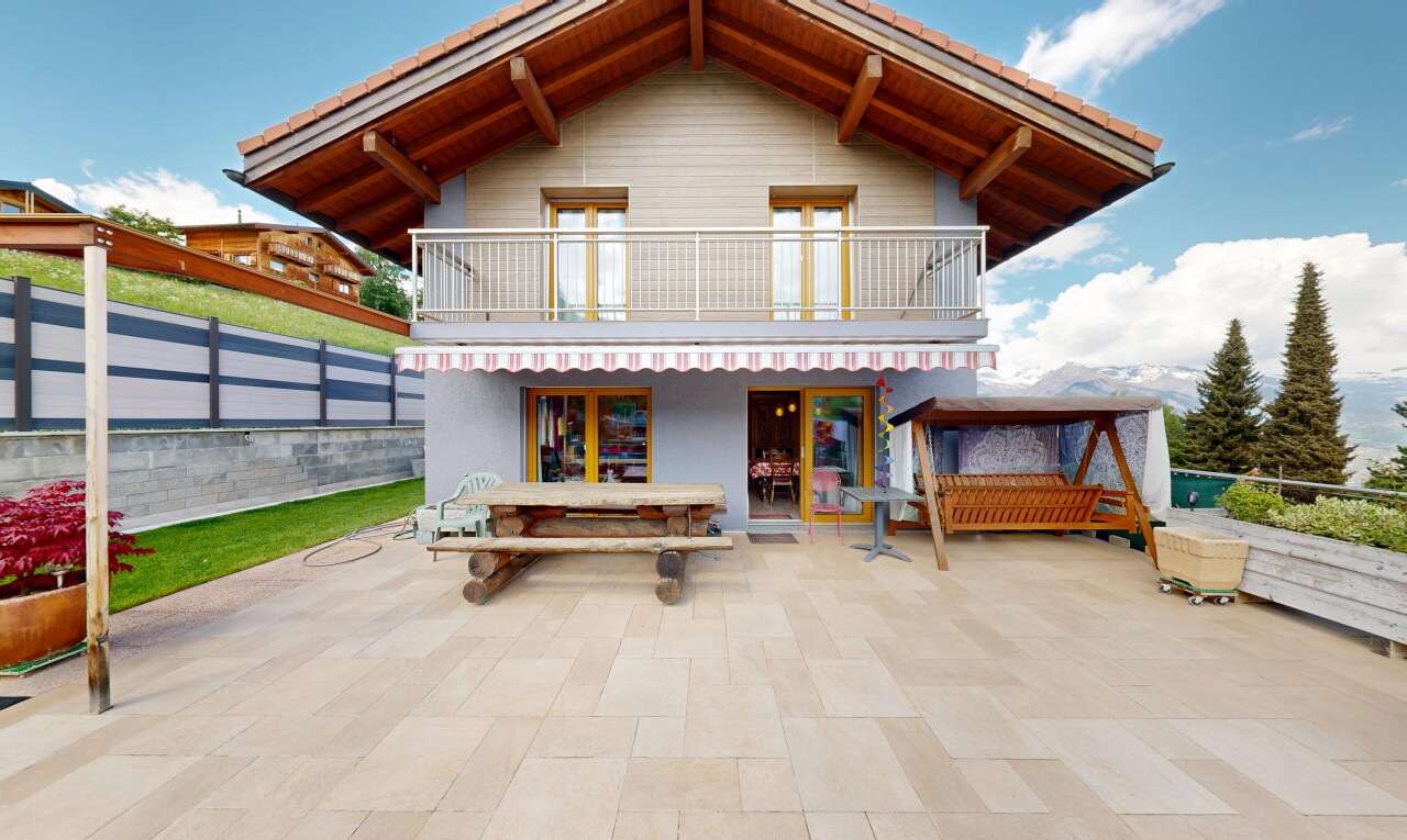 façade avec day time, balcon, terrasse, from property, et bardage horizontal