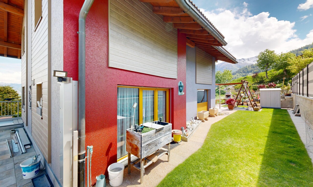 façade avec from property, day time, pelouse, et bardage en stuc