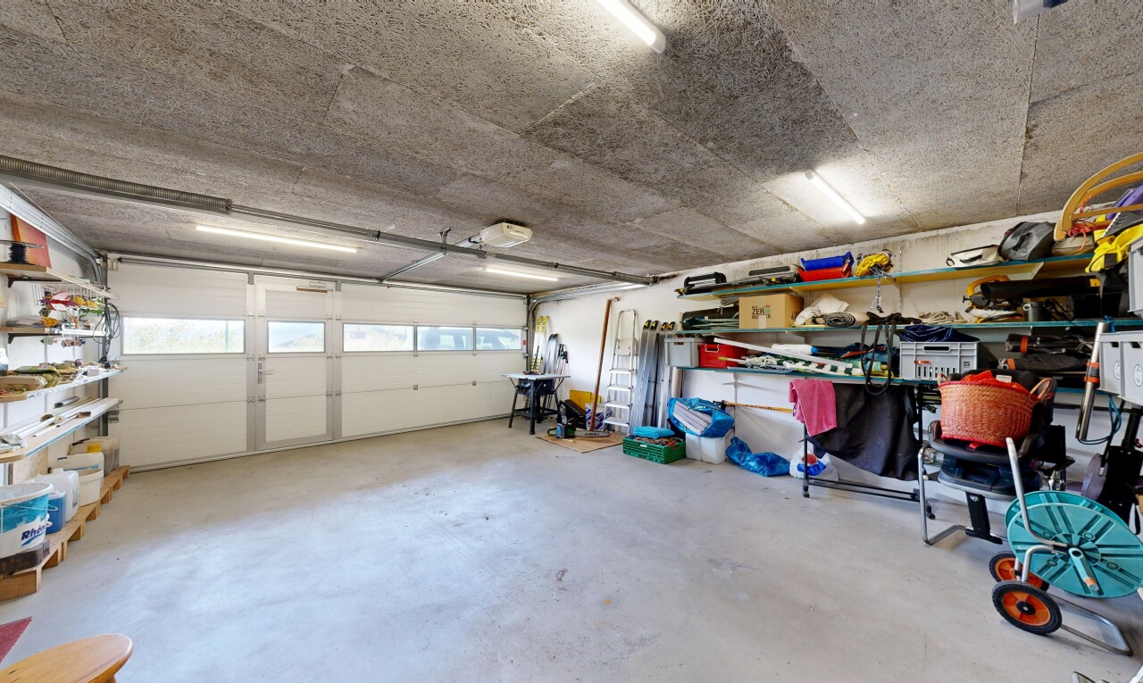 parking avec inside property